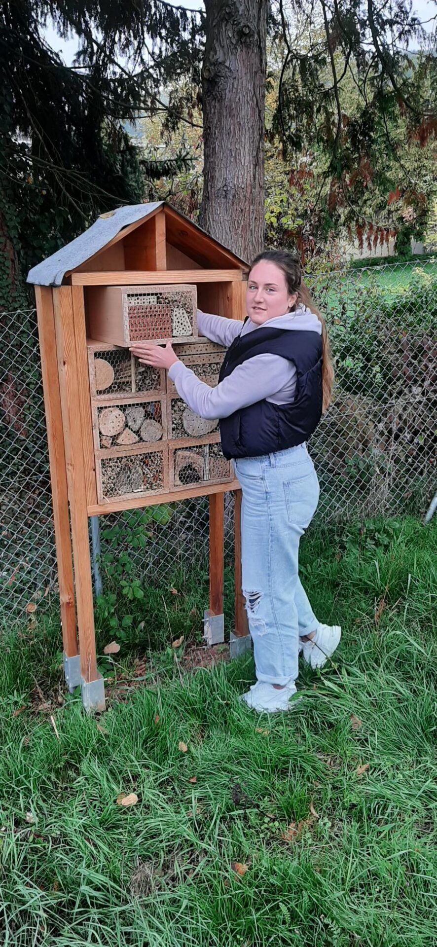 Nur noch kurz die Welt retten: neues Modul im Bienenhotel