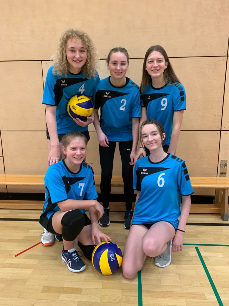 Die Volleyball-Schulmannschaft der Mädchen am FLG (von links oben): Anna Kabst, Emily Haas, Milla Küber; (von links unten) Evelyn Gumpp und Julia Holyst.