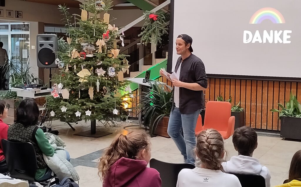 Timo Schweitzer referiert am FLG.