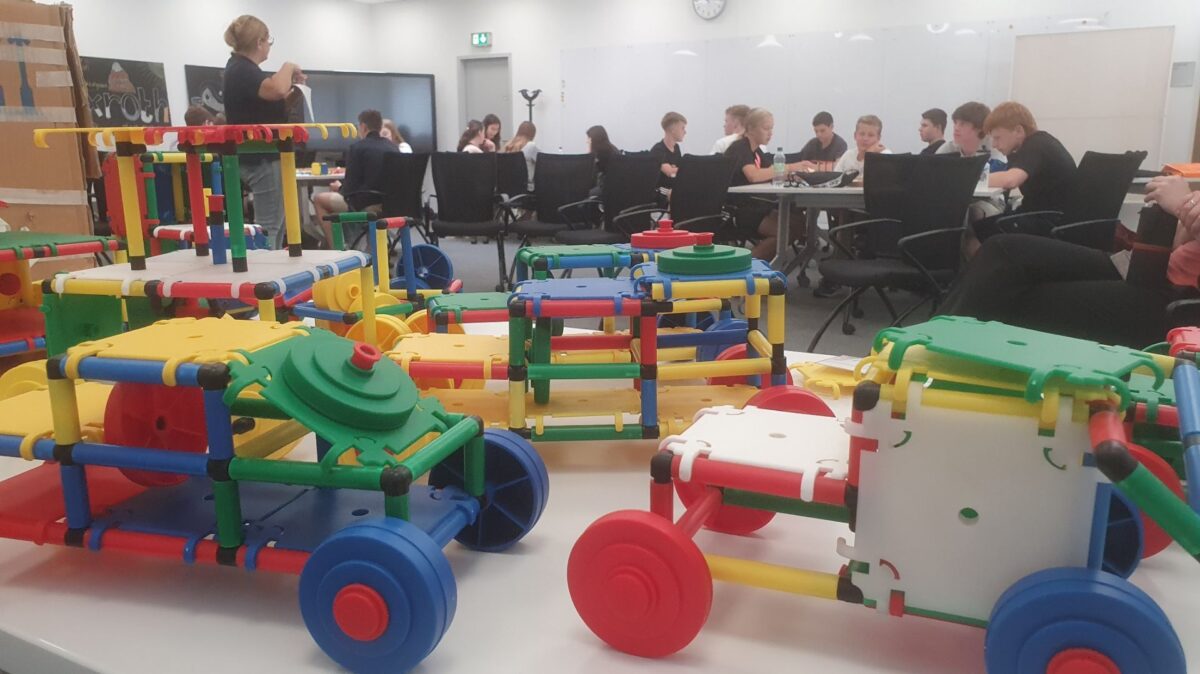 Kooperation Rexroth & FLG: Besuch in Lohr mit Planspiel „TopMobil“ und Rundgang in den Produktionsstätten