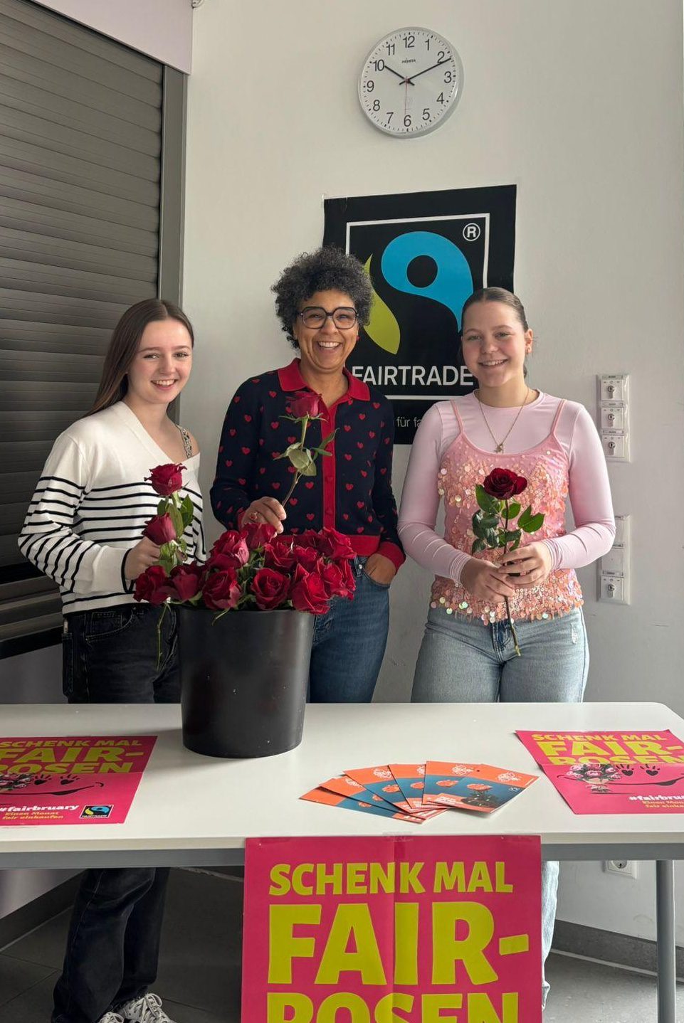 Rosenverkauf am FLG im Zeichen des „Fairbruary“